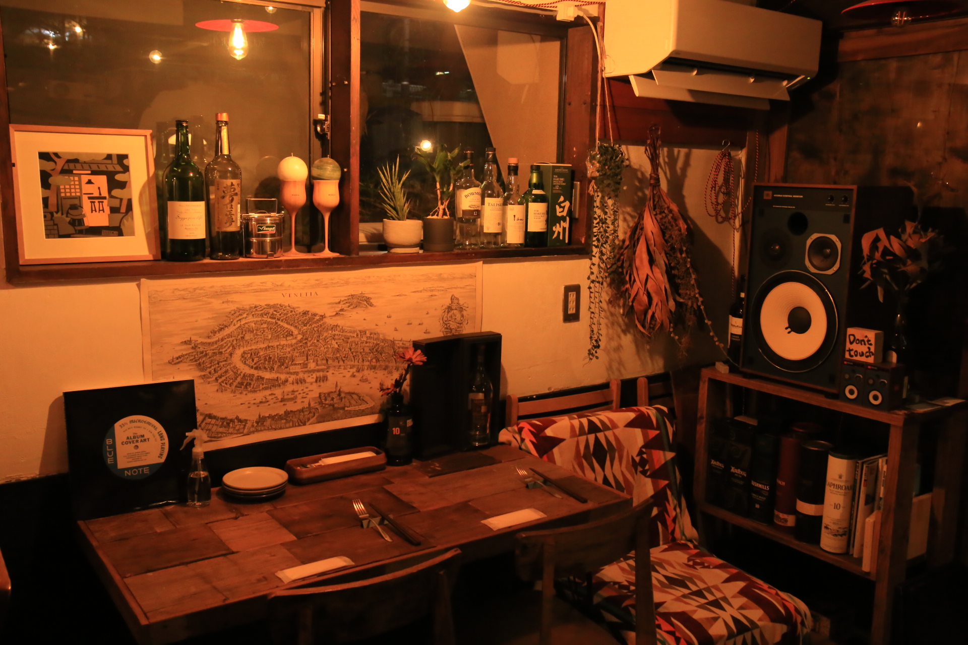 bar musica. のテーブル席