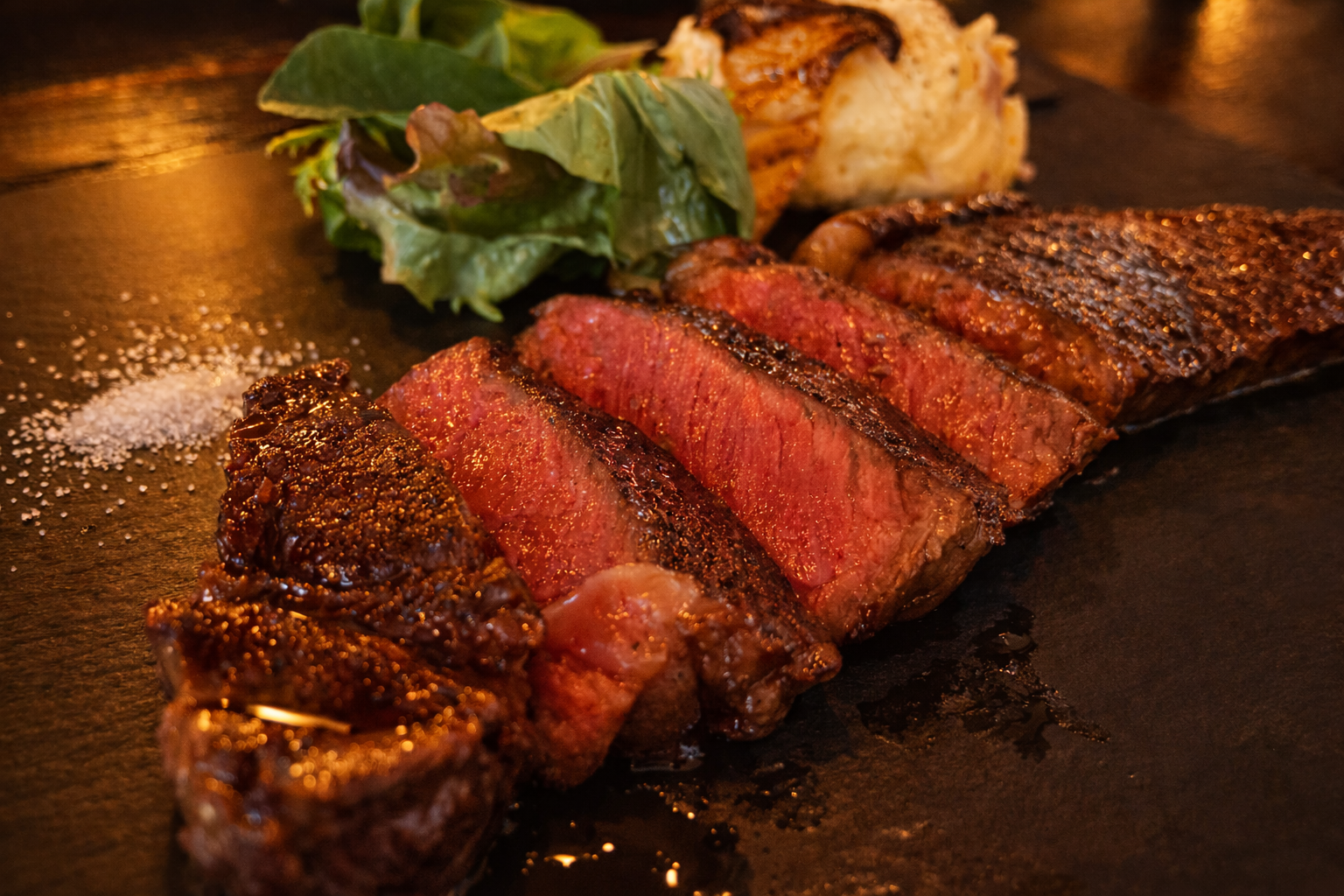 bar musica. の肉料理